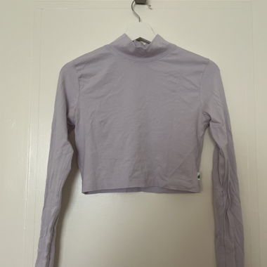 Lilac long-sleeve crop top