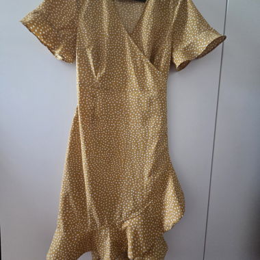 Robe cache-coeur jaune