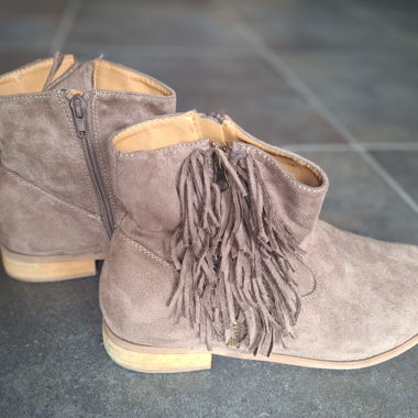 Bottines en daim marron avec franges