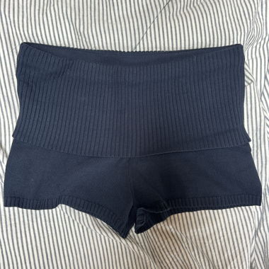 Shorts in maglia blu scuro con cintura con risvolto