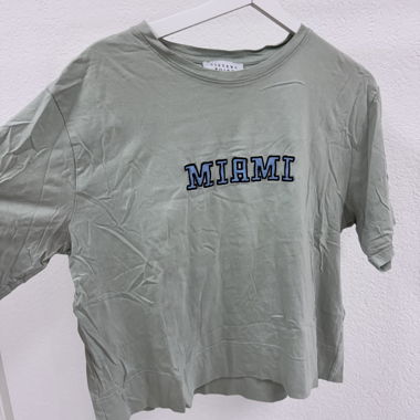 grünes T - Shirt