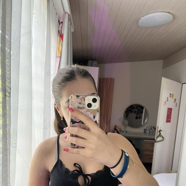 schwarzes tanktop mit rüschchen
