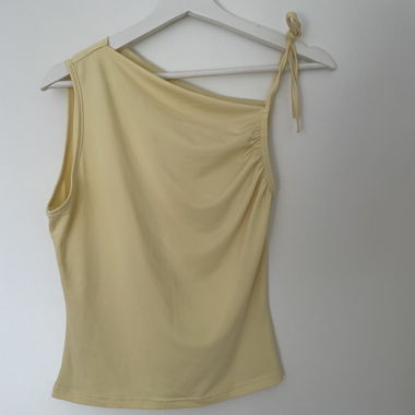 Haut asymétrique jaune