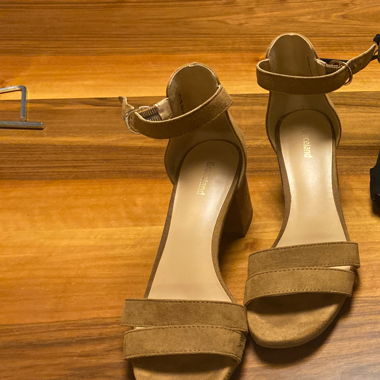 Schuhe mit Absatz braun und schwarz
