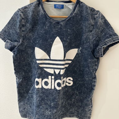 T-shirt Adidas (effet vintage délavé)
