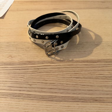 Two-tone belt