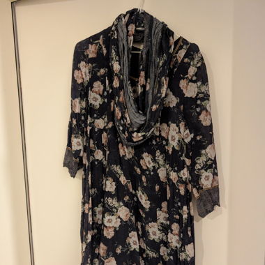 Geblümtes Kleid