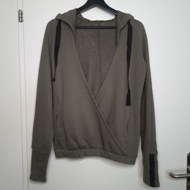 Hoodie mit tiefem Ausschnitt
