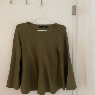 Mango Basic Pullover in Olivgrün