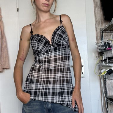 Top en dentelle à carreaux