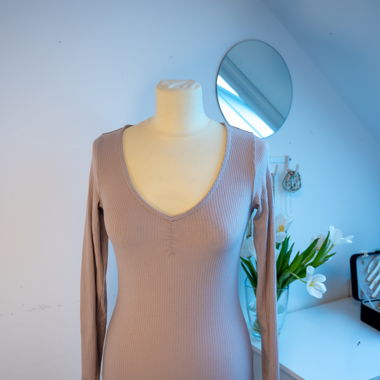 Beige ribbed long-sleeve bodysuit
