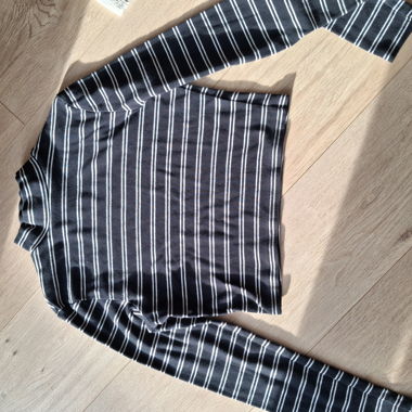 Langarm-Shirt mit schwarzen Streifen