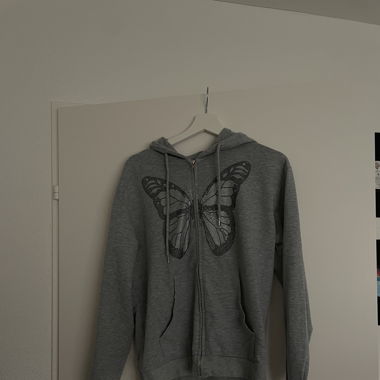 Jäggli mit Schmetterling aus Steinchen