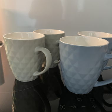 Set mit 4 Keramiktassen