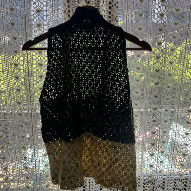 Haut en filet crocheté vert et jaune