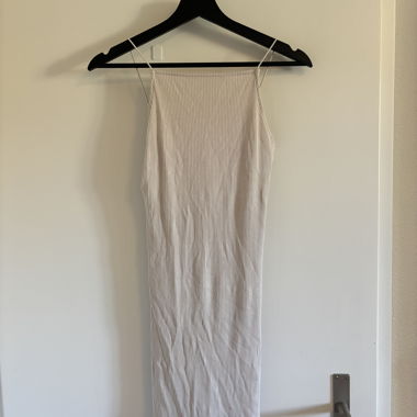 Robe beige côtelée à bretelles