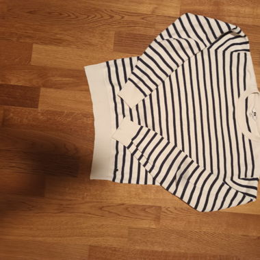 Gestreifter langärmliger pullover