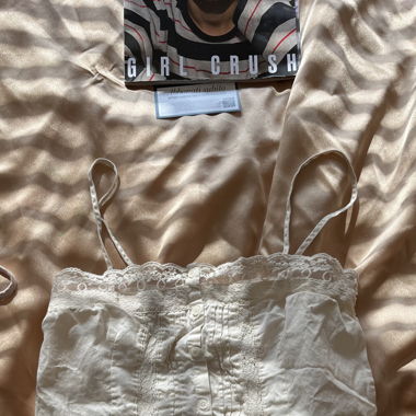 cute top from brandy melville with lace