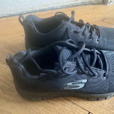 sketchers, kaum getragen