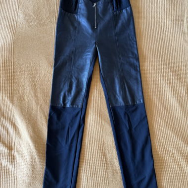 Pantaloni neri Sandro con fronte in pelle