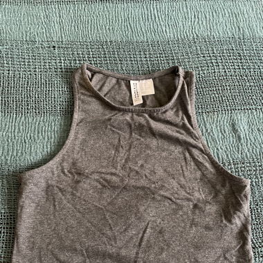 crop top grau