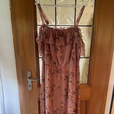 Rosafarbenes Kleid