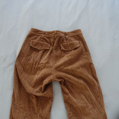 Pantalon en velours côtelé brun