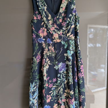 Blumenkleid mit Wickeloptik von Esprit