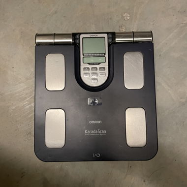 Pèse-personne impédancemètre Omron KaradaScan