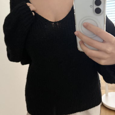 Schwarzer Strickpullover