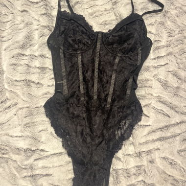Body in pizzo nero