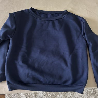 Dunkelblauer Sweatshirt