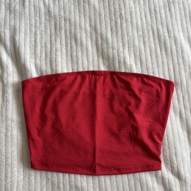 Simple Red Top