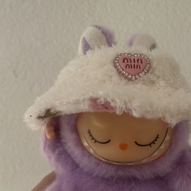 Labubu Hut im Miu Miu Style