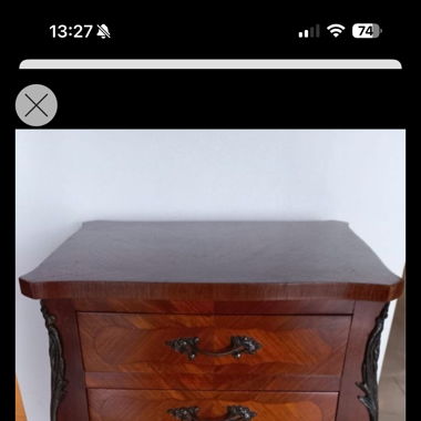 Jolie chevet vintage en bois massif avec 3 tiroir