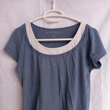T-shirt en coton bleu et blanc