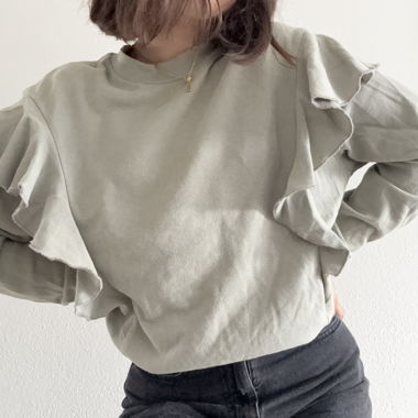 Longsleeve with cute details 