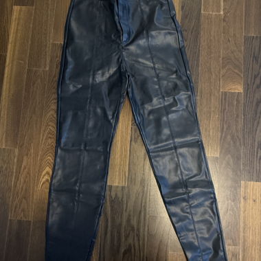 Pantaloni effetto pelle Zara