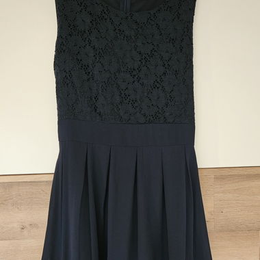 Robe en dentelle bleu marine