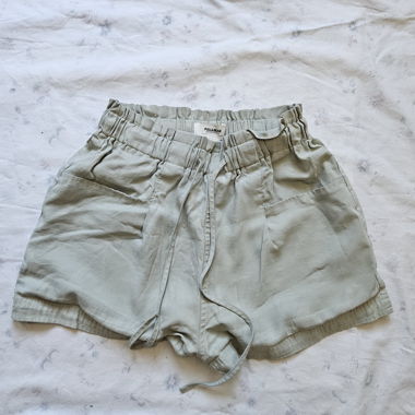 Pastellgrüne Stoffshorts