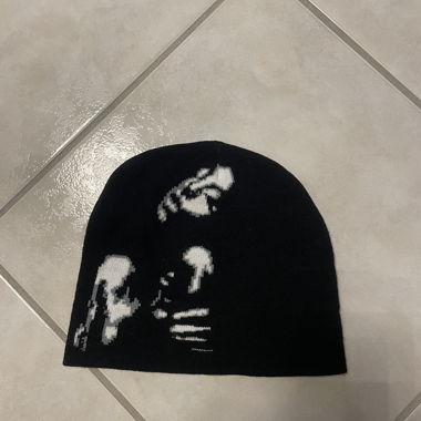 Bonnet noir y2k