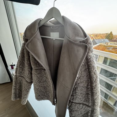 Gefütterte Kunstfell-Jacke taupe