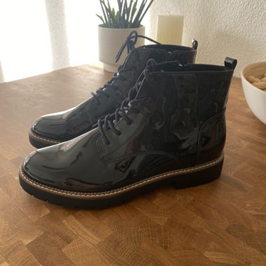 Lackstiefel schwarz Graceland