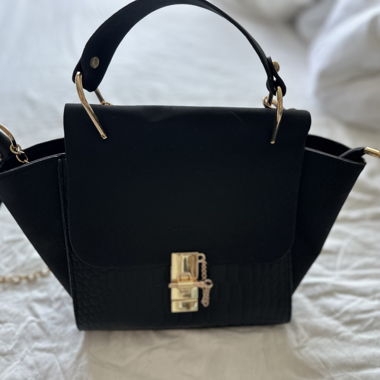 Sac a main noir a bandouliere