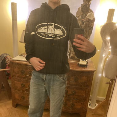 Schwarzer pulli 