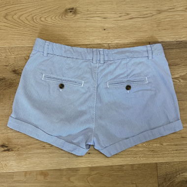 H&M - Shorts mit hellblauen Streifen - M/38