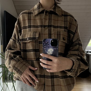 braune, karierte Übergangsjacke