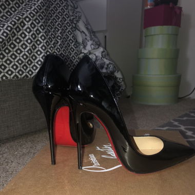 BRANDNEUE LOUBOUTIN HEELS