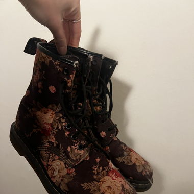 Dr. Martens 42