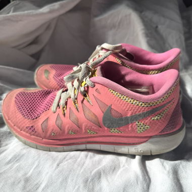 Nike Free 5.0 Running Shoes – Pink